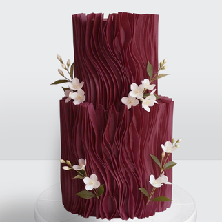 Торт с цветами красный с драпировкой из рисовой бумаги с эффектным декором и плавными линиями оформления