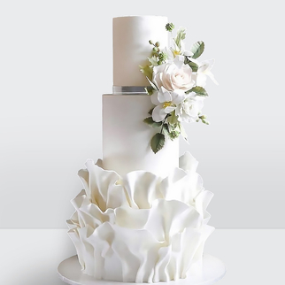 Торт с розами и драпировкой 3 яруса с изящным декором и плавными линиями оформления