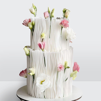 Торт с цветами и драпировкой из рисовой бумаги 2 яруса с воздушным декором и плавными линиями оформления