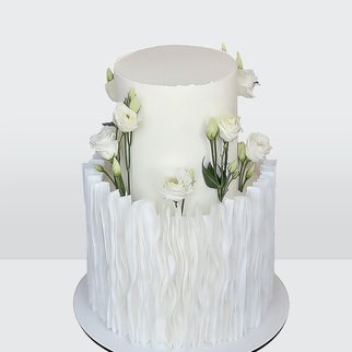 Торт с розами и драпировкой 2 яруса с изящным декором и плавными линиями оформления