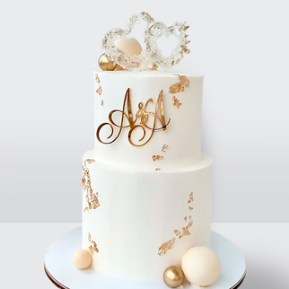 0 Свадебный торт с инициалами с золотом с сердечками велюр 2 яруса с изысканным декором и романтичной композицией
