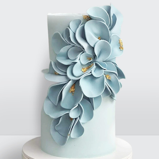 0 Свадебный торт велюровый голубой с цветами 2 ярусами с нежным декором и воздушной текстурой покрытия