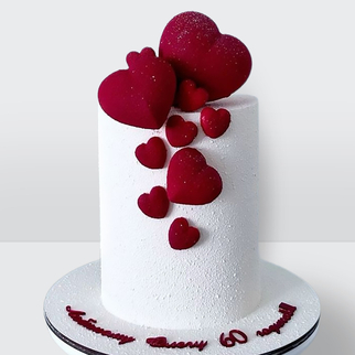 0 Свадебный торт с красными сердечками с ярким декором и романтичной композицией