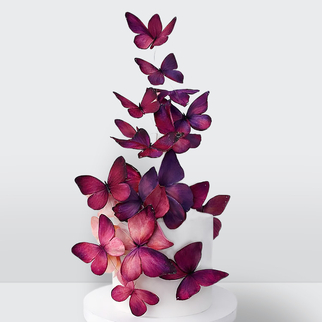 0 Свадебный торт с красными бабочками с эффектным декором и выразительными акцентами оформления