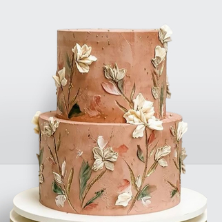 Свадебный торт бежевый с цветами в стиле бохо с натуральным декором и мягкой теплой палитрой