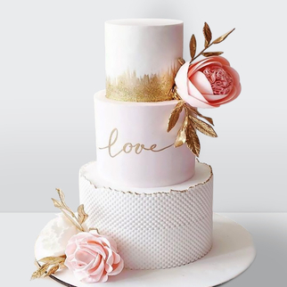 Свадебный торт с розами и золотом 3 яруса в стиле бохо с эффектным декором и гармоничным сочетанием оттенков