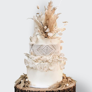 Свадебный торт в стиле Бохо с макраме и сухими цветами с натуральным декором и стильной текстурной композицией