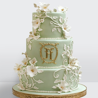 0 Свадебный торт с белыми цветами и гербом с жемчужной нитью с элегантным декором и утончённой композицией