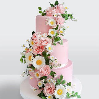 0 Свадебный торт с розами и ромашками 3 яруса с нежным цветочным декором и гармоничной композицией