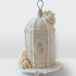 Свадебный торт в стиле винтаж с орнаментом и драпировкой