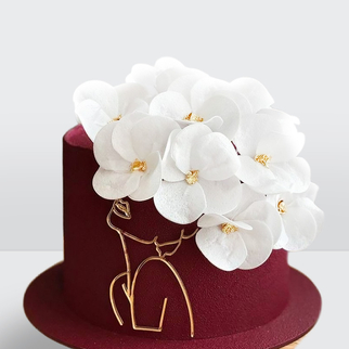 0 Торт велюровый бордовый с белыми цветами и силуэтом девушки