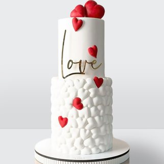 0 Торт 2 яруса в стиле минимализм с красными сердечками и надписью