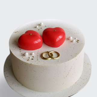 0 Торт с двумя сердцами и обручальными кольцами с предложением руки и сердца