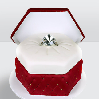 0 Торт в виде коробочки с кольцом с предложением руки и сердца