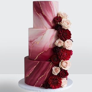 0 Торт с градиентом под мрамор красный с золотом 3 яруса с розами и пионами