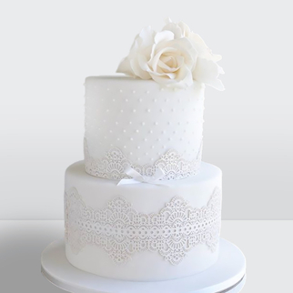0 Торт 2 яруса белый украшенный кружевом лентами и розами