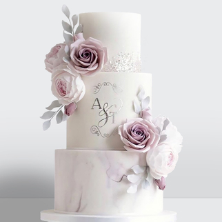 0 Торт 3 яруса в стиле минимализм под мрамор с инициалами украшенный розами