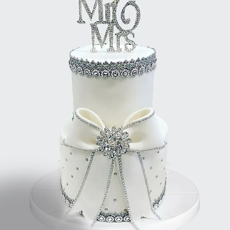 0 Торт 2 яруса белый украшенный инициалами большим бантом и кристаллами