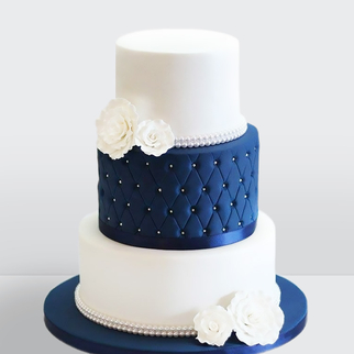 Торт 3 яруса синий, велюровый с жемчужинами и цветами